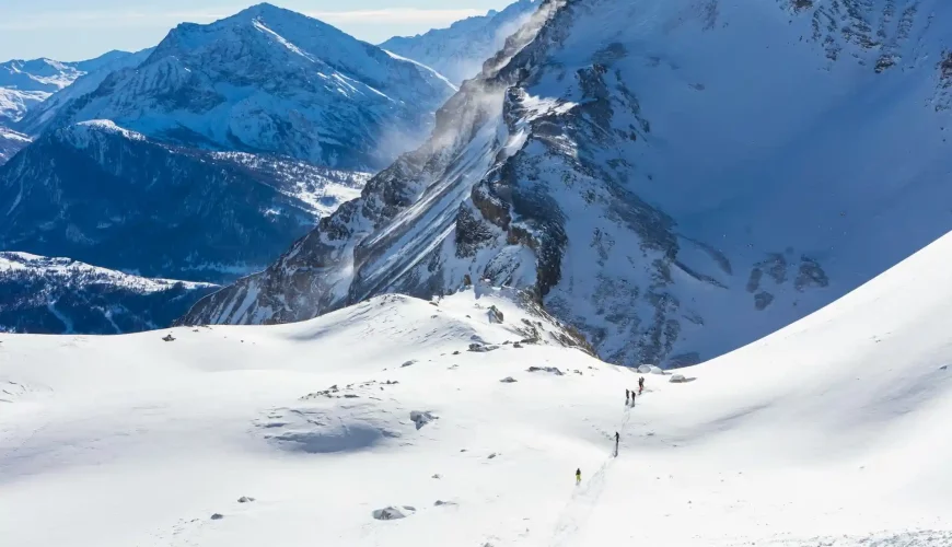 Five Helpful Tips For Heli-Skiing In Canada For The First Time | Dastaan Tours