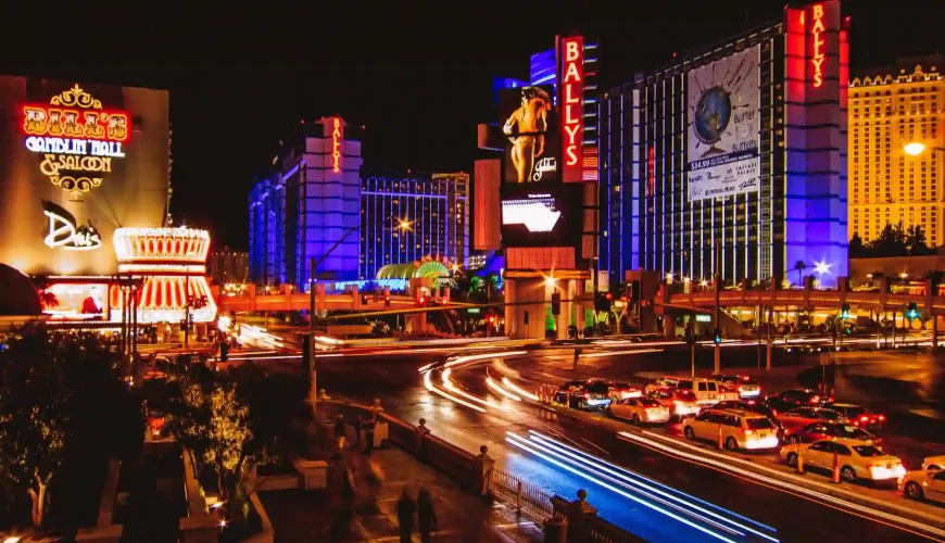 Las Vegas Strip: Crazy Things to Do Once in a Lifetime | Dastaan Tours