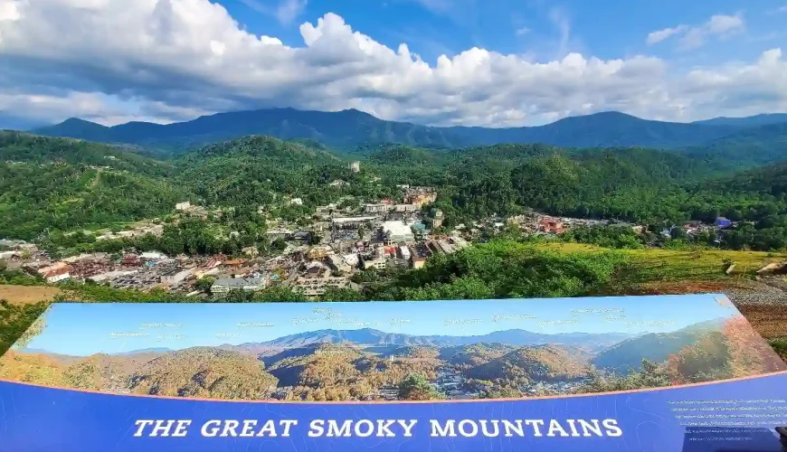 Top Ten Must-Visit Places and Things to Do in the Smokies | Dastaan Tours